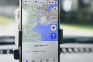 what is local seo cellphone with google maps on it